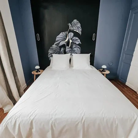 Les Tanins D 'ay Ay-Champagne