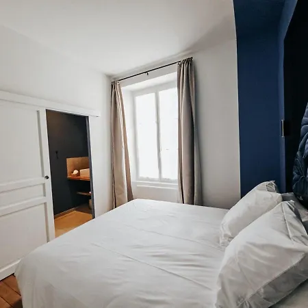 Les Tanins D 'ay Ay-Champagne