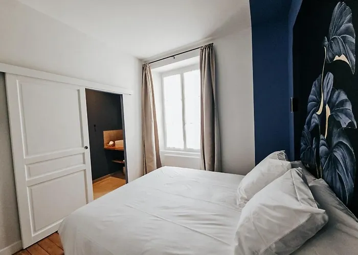 Les Tanins D 'ay Ay-Champagne